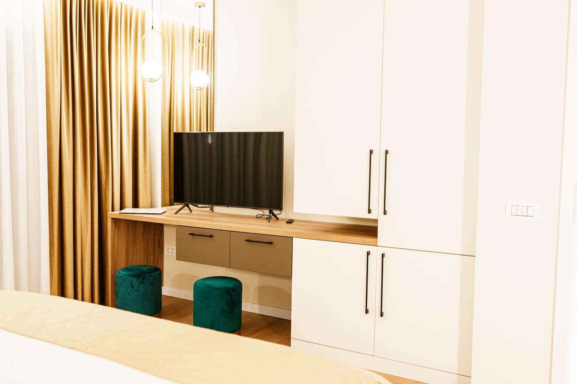 Prestige Aparthotel Braşov Esterno foto