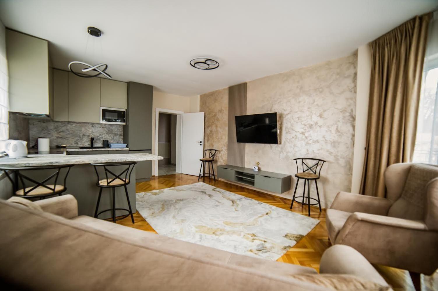 Prestige Aparthotel Braşov Esterno foto
